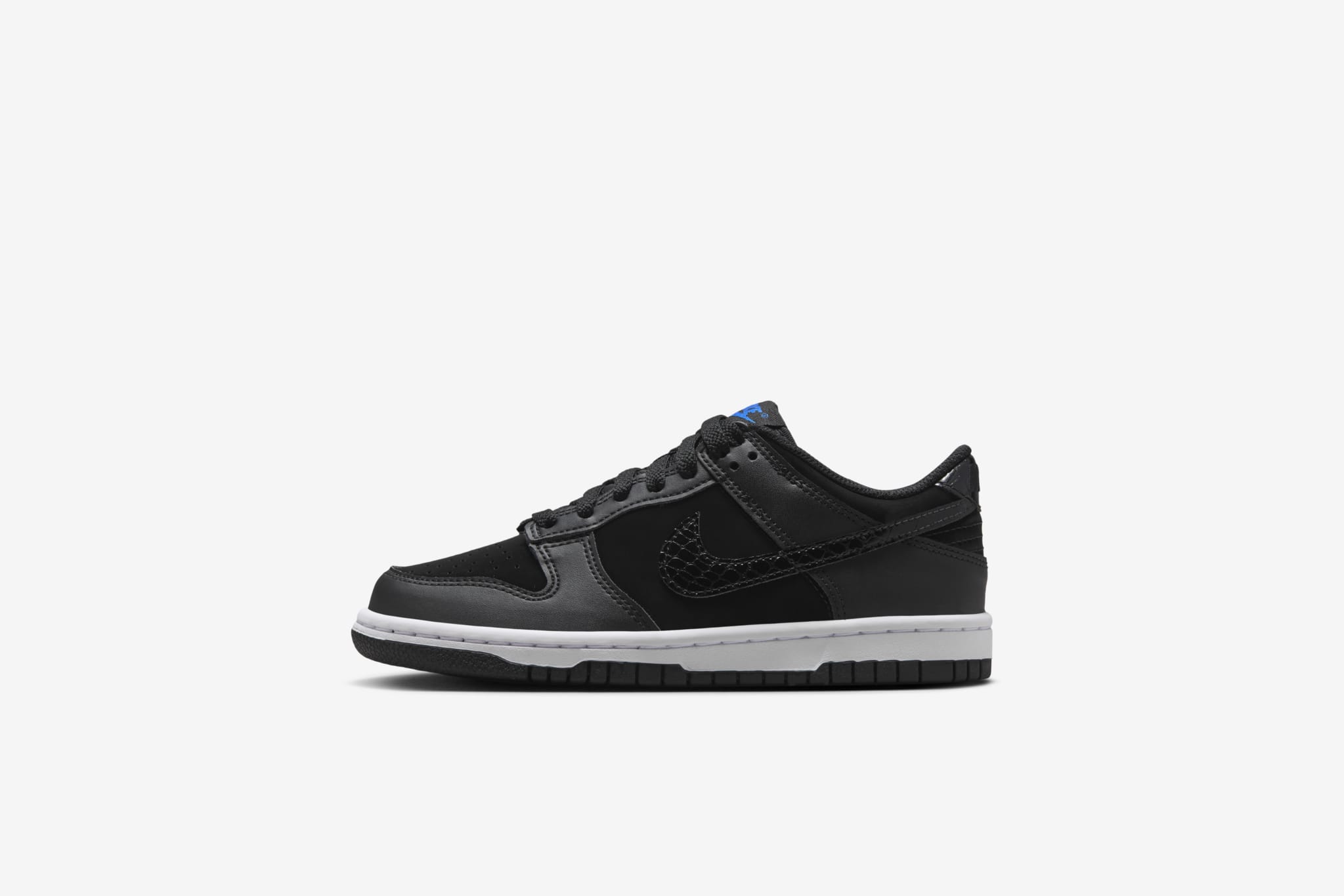 Nike Dunk Low Black & outlet White Size 6.5Y/8W