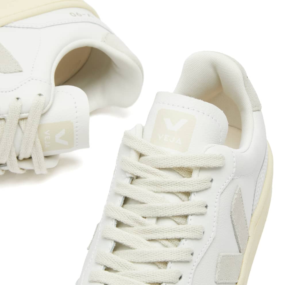 Veja "V-90 O.T. Leather"  M - Extra White / Natural