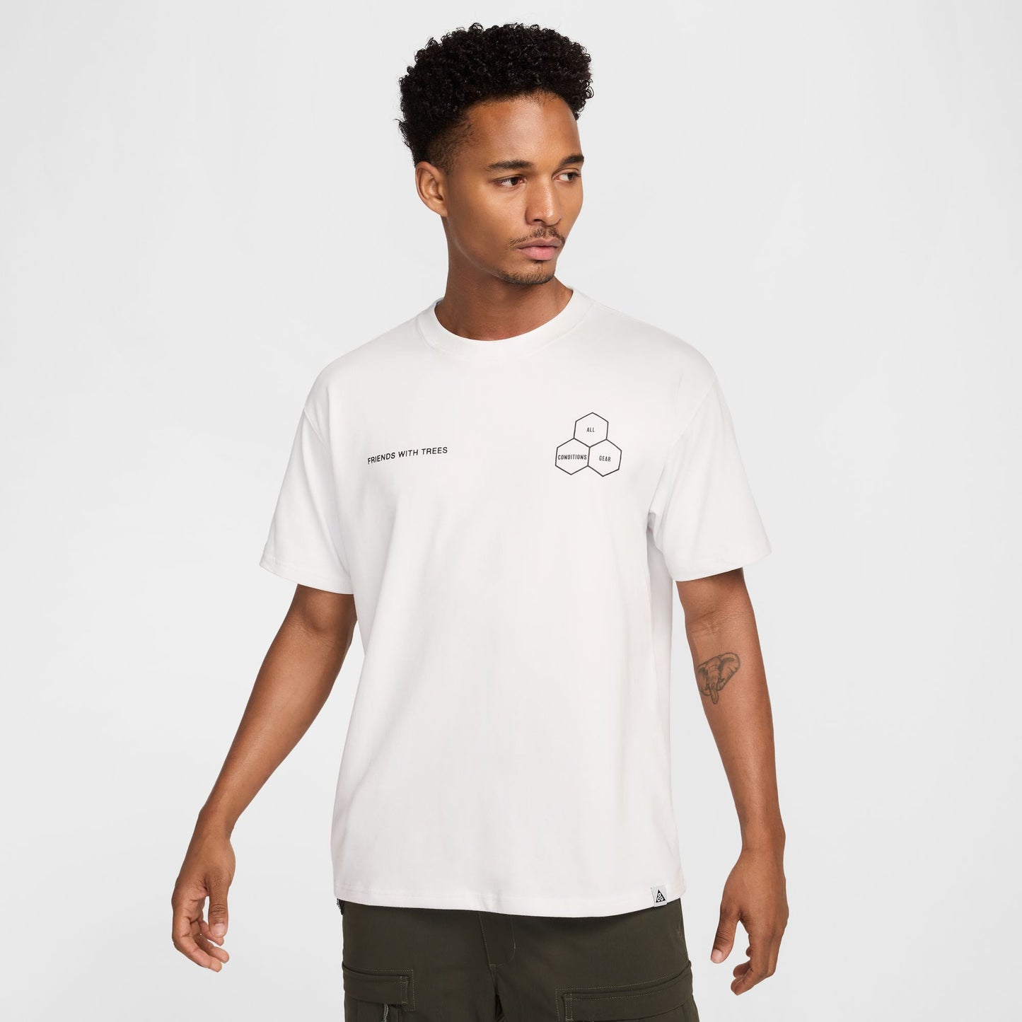 Nike "ACG Walking Tree T-Shirt" M - White / Black