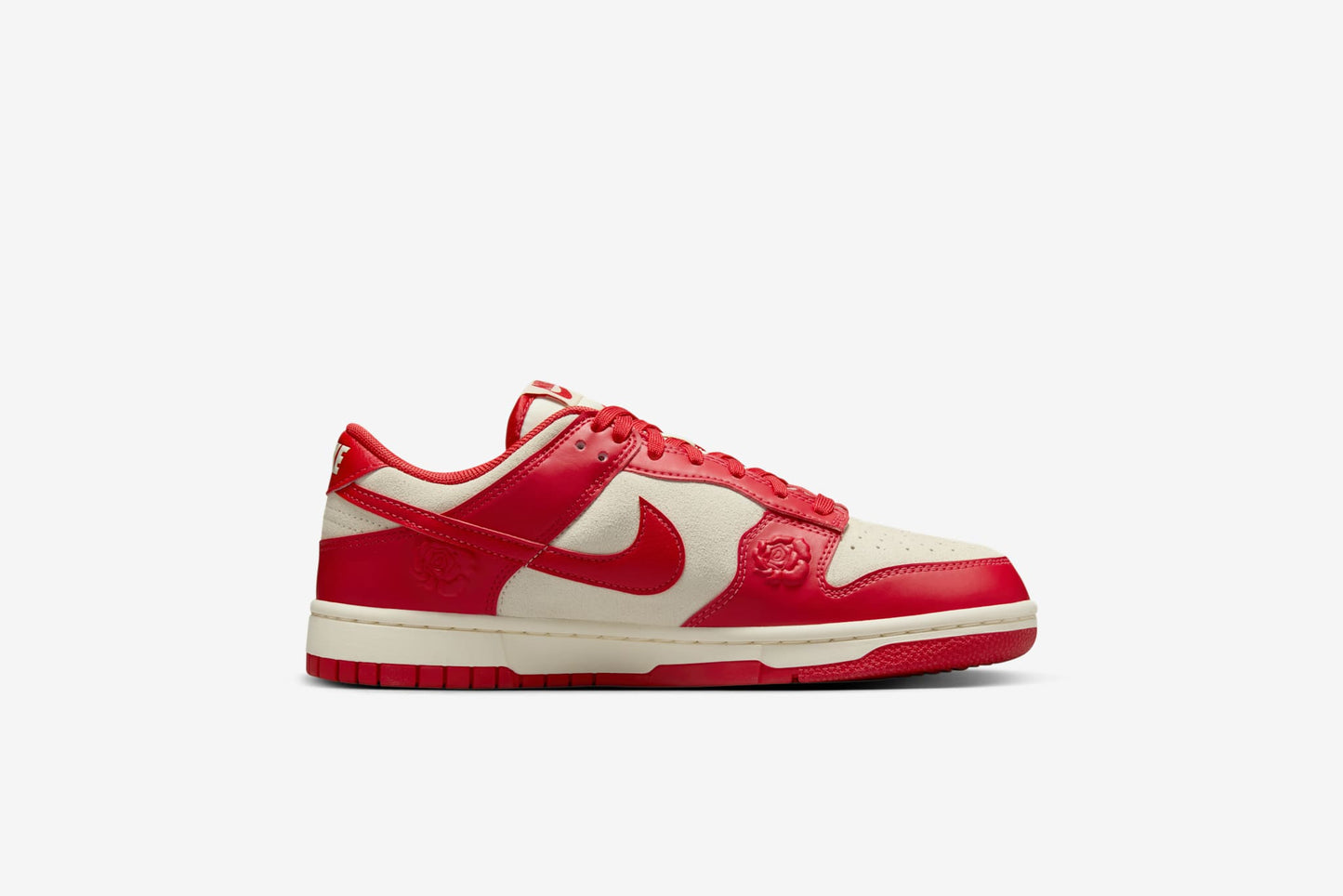 Nike "Dunk Low" W - Coconut Milk / University Red