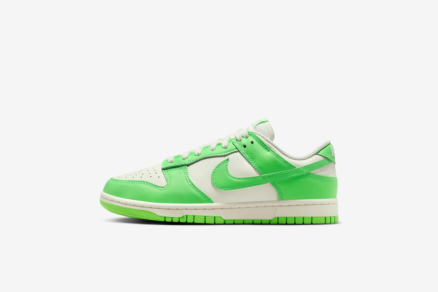 Nike "Dunk Low" W - Sail / Green Strike