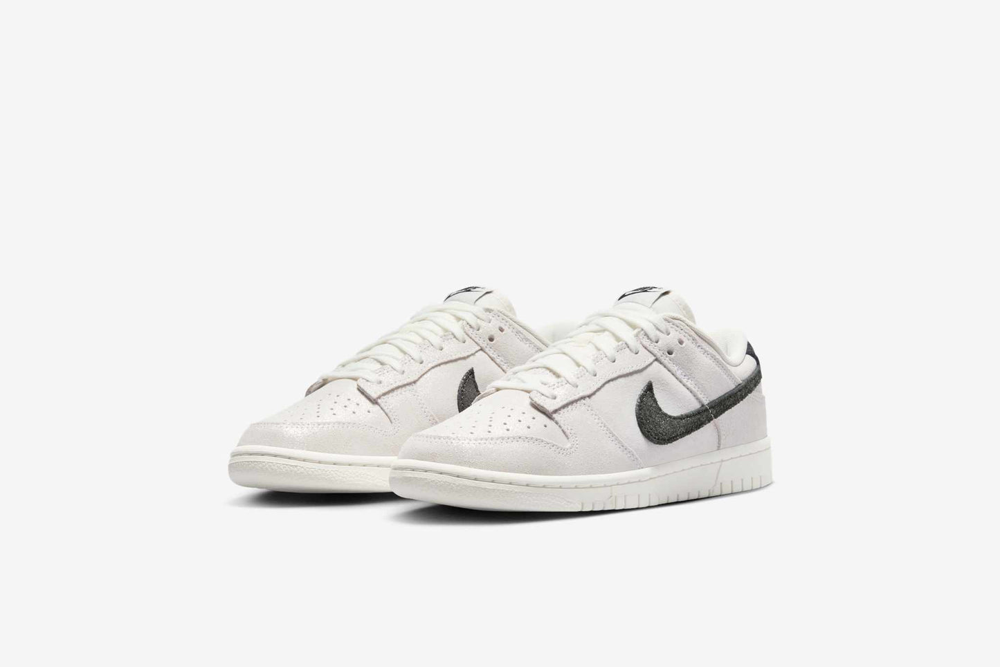 Nike "Dunk Low SE" W - White / Black / Team Red