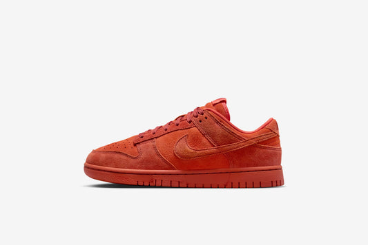 Nike "Dunk Low SE" W - Picante Red / Dragon Red