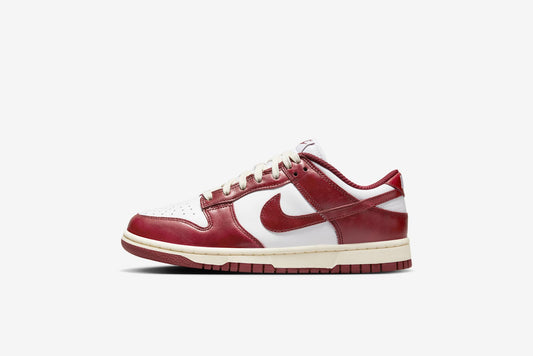 Nike "Dunk Low PRM" W - White / Team Red / Coconut Milk