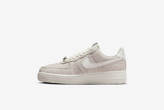 Nike "Air Force 1 '07 PRM" W - Phantom / Metallic Silver / Sail