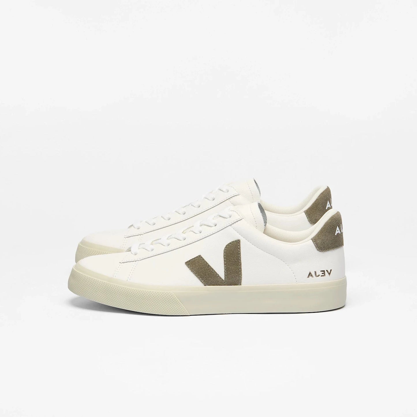 Veja "Campo Leather"  M - Extra White / Kaki